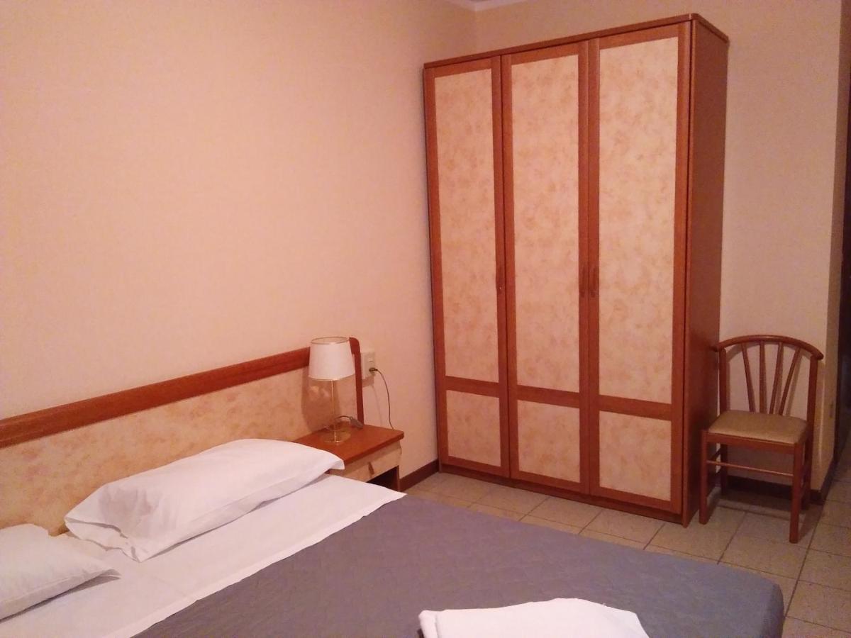 Hotel Rose&Crown Correggio Luaran gambar