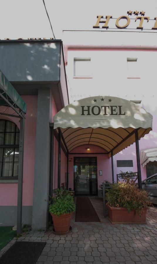 Hotel Rose&Crown Correggio Luaran gambar