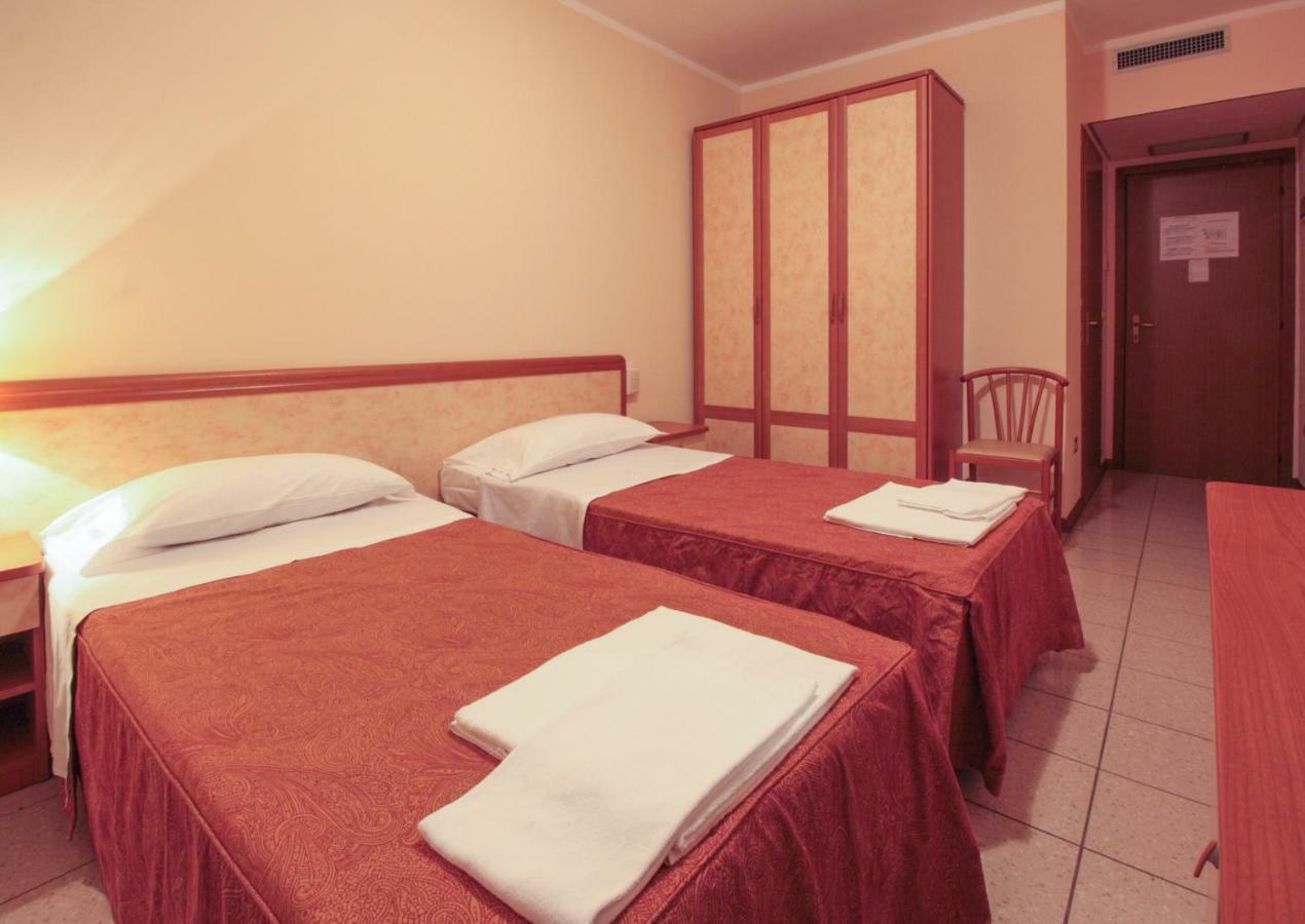 Hotel Rose&Crown Correggio Luaran gambar