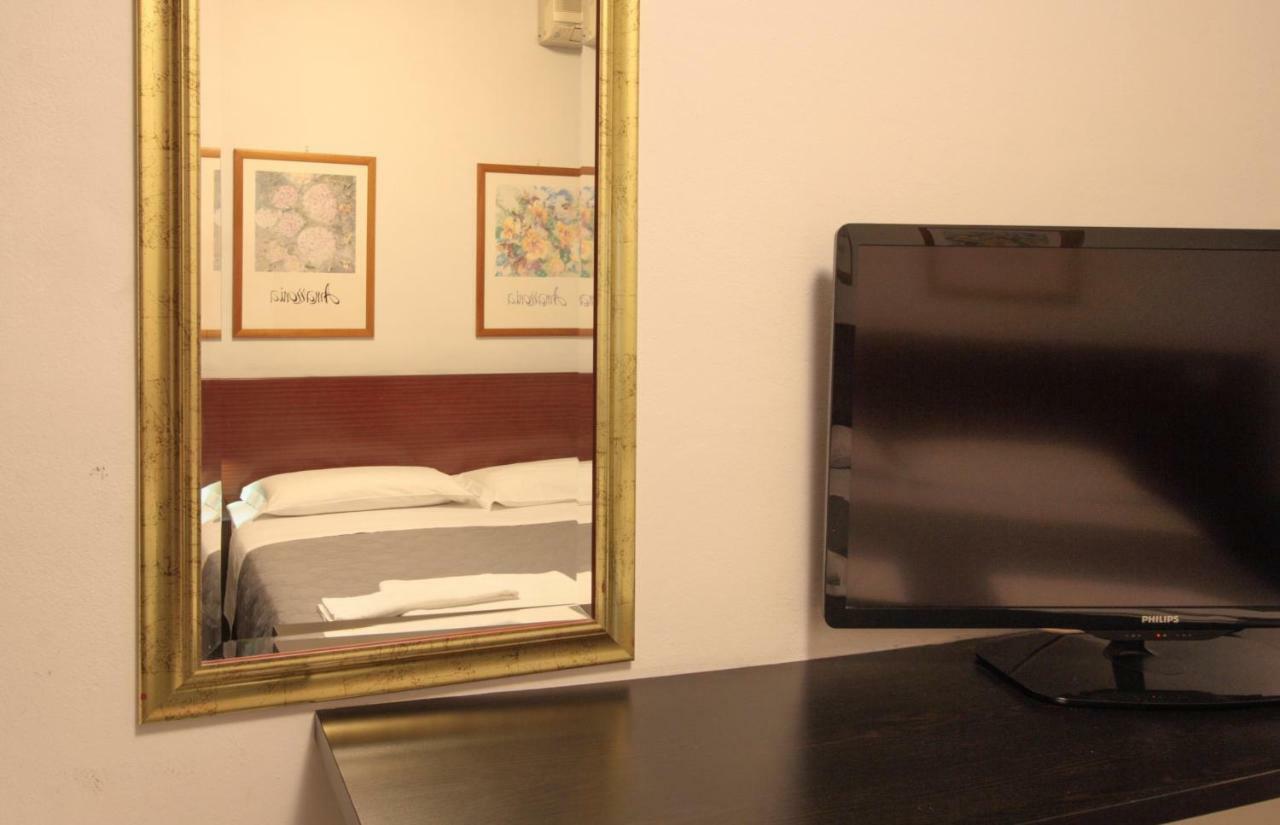 Hotel Rose&Crown Correggio Luaran gambar