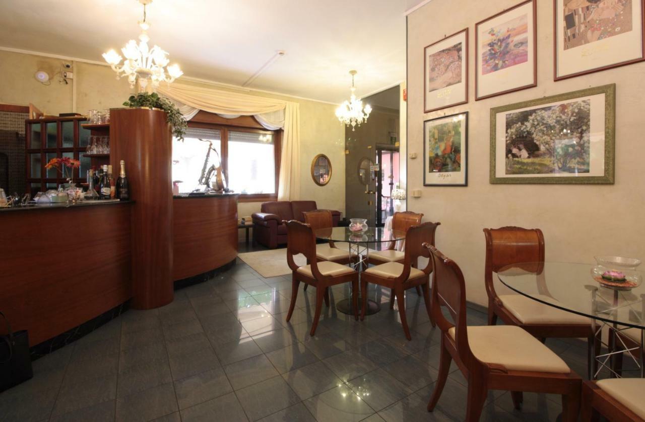 Hotel Rose&Crown Correggio Luaran gambar